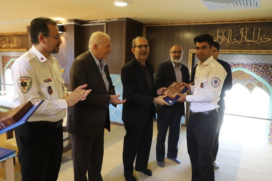 اعضای هیات رییسه دانشگاه علوم پزشکی شیراز از اورژانس فارس تقدیر کرد