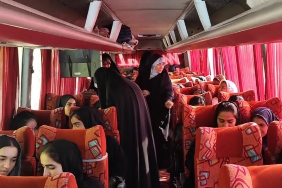 اعزام دانش آموزان دختر لامردی به اردوی راهیان نور اعزام شدند