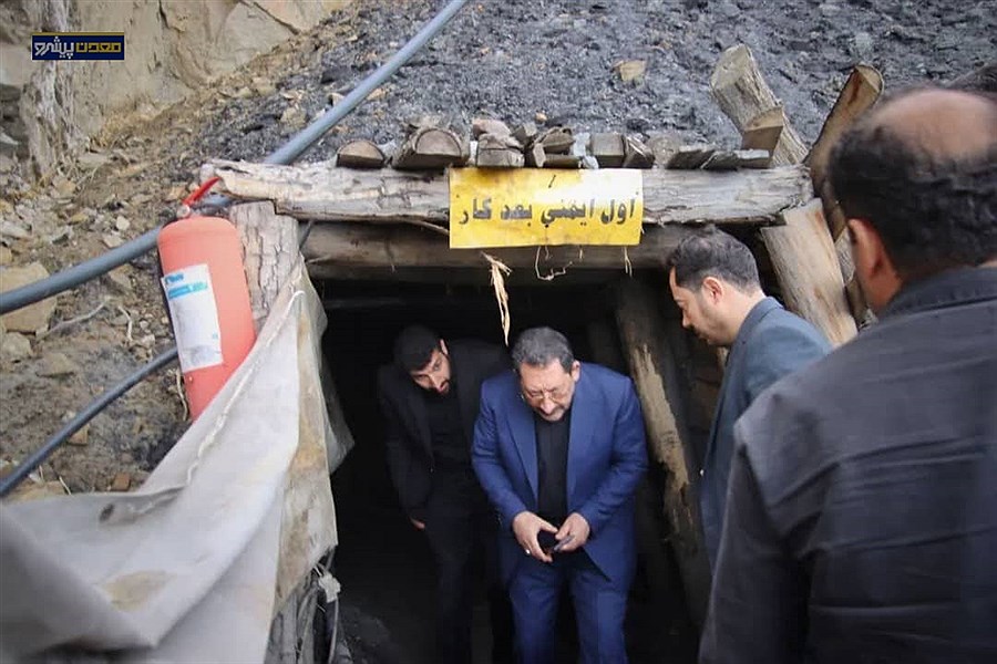 وزیر بدون تجهیزات ایمنی در معدن حادثه‌زده؛ تضاد عمل و شعار در سایه جان‌باختگان