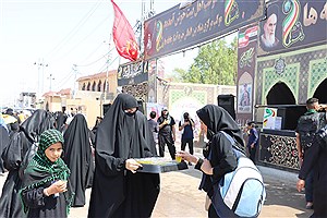 خدمت رسان موکب آبشار عاطفه‌ها در مسیر اربعین 1404 از پنجره دوربین (16 مردادماه)