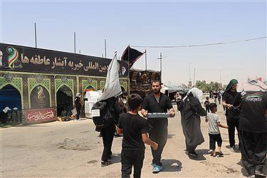 تصویر خدمت رسان موکب آبشار عاطفه‌ها در مسیر اربعین 1404 از پنجره دوربین