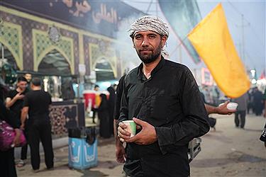 تصویر موکب آبشار عاطفه‌ها در مسیر نجف به کربلا؛ ثبت خاطرات ماندگار اربعین (بخش اول)