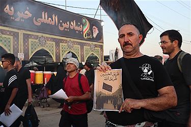 تصویر موکب آبشار عاطفه‌ها در مسیر نجف به کربلا؛ ثبت خاطرات ماندگار اربعین (بخش اول)